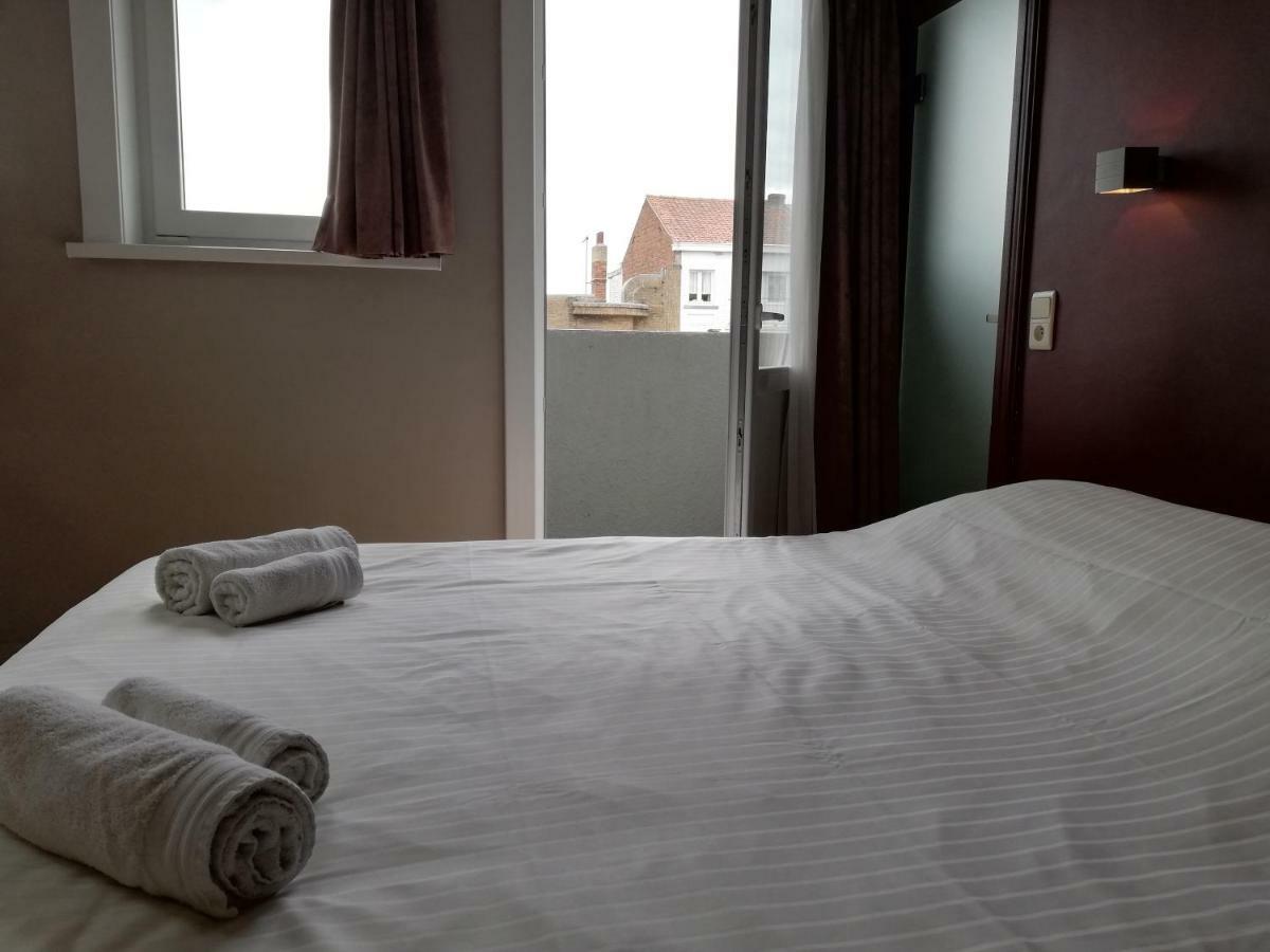 Logies Het Maantje Hotel De Panne Ngoại thất bức ảnh